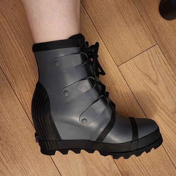 Sorel Joan of Arctic Mid Wedge Boots - Picture 15 of 16